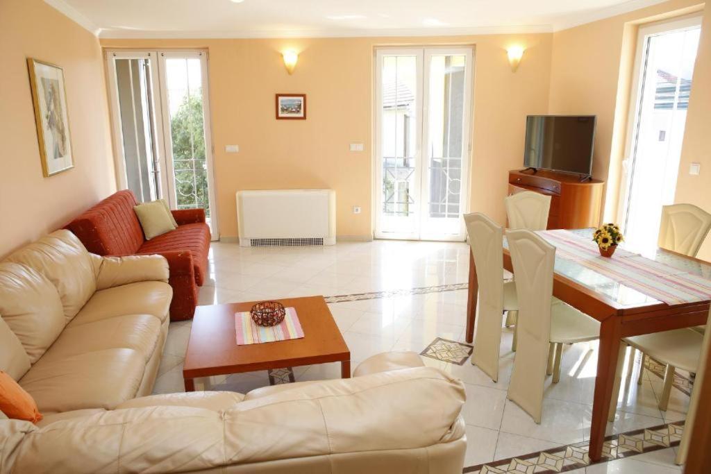 Vila Nara Hotel Vodice Bagian luar foto