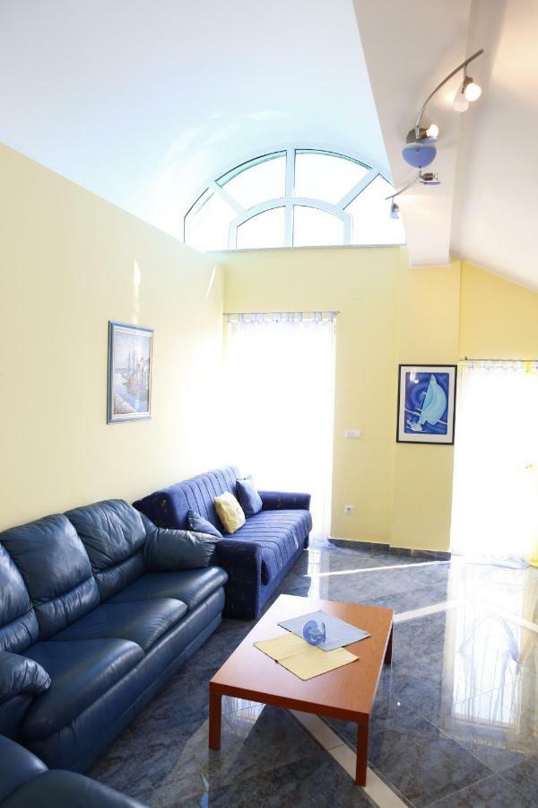 Vila Nara Hotel Vodice Bagian luar foto